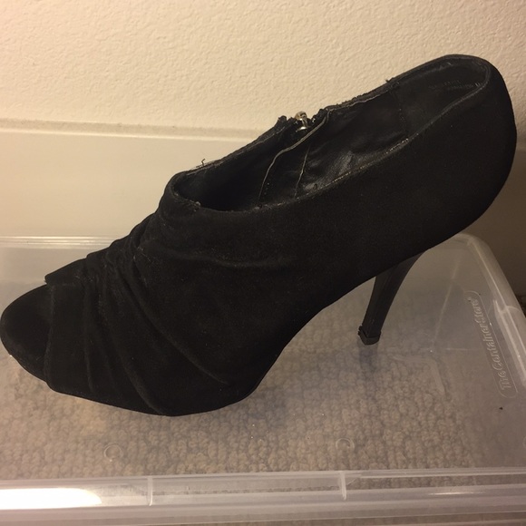 Heels - Picture 2 of 3